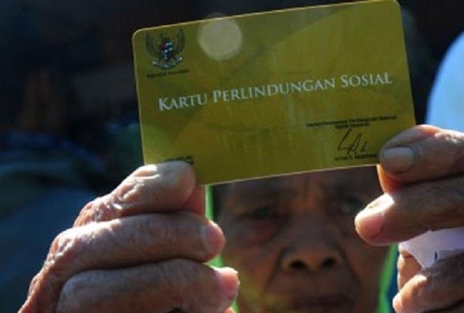 Kepala Keluarga Miskin yang Merokok Dicoret dari Daftar Penerima BLSM