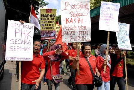 Tolak PHK, Ratusan Tenaga Alih Daya Jamsostek Mogok Kerja