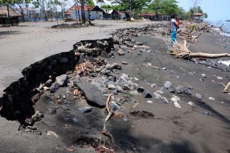 Jalan Trans Kalimantan di Nunukan Rusak Parah