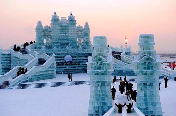 Menggigil di Festival Salju Internasional di Harbin