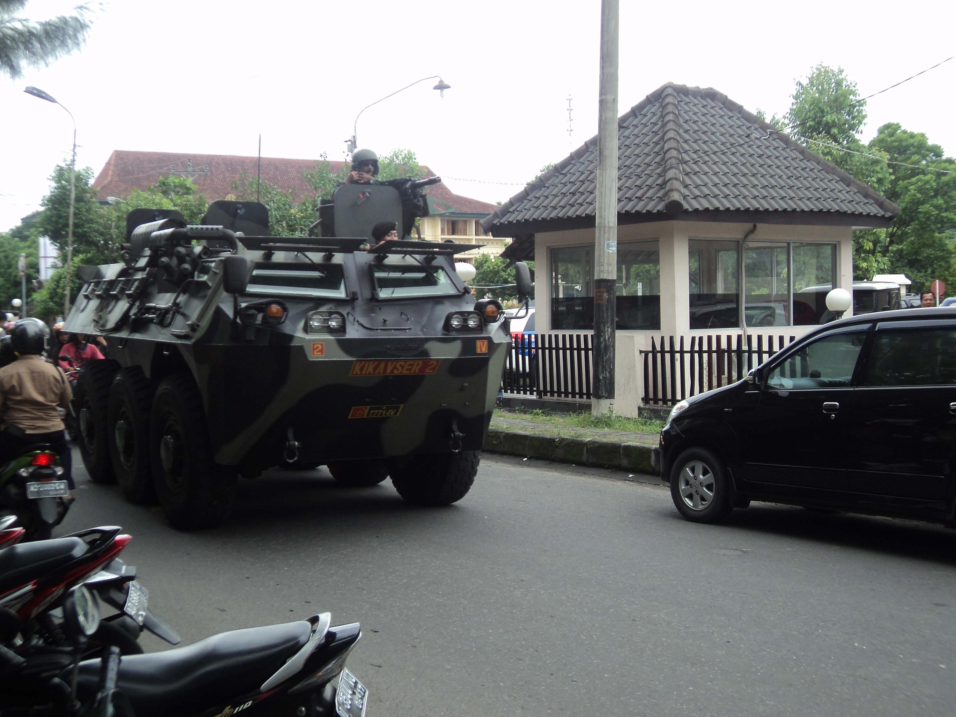 Jelang Tahun Baru, Surakarta Dijaga Kendaraan Tempur