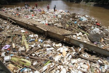 Sehari, 'Banjir' Sampah 5 Ton di Gili Trawangan