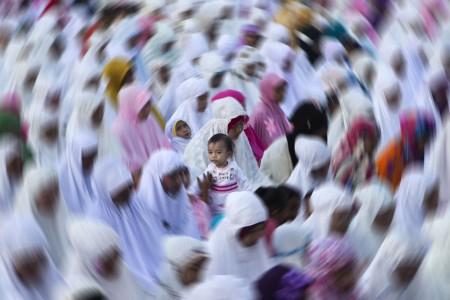 Tanpa Kawalan Polisi, Jemaat Ahmadiyah Sholat Ied Dengan Tenang