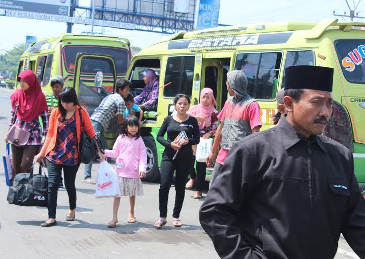 Solar Bersubsidi Dibatasi, Sopir Angkot Cirebon Naikkan Tarif Sepihak