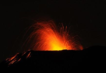 Gunung Slamet Keluarkan 85 Suara Gemuruh dan 7 Dentuman Keras