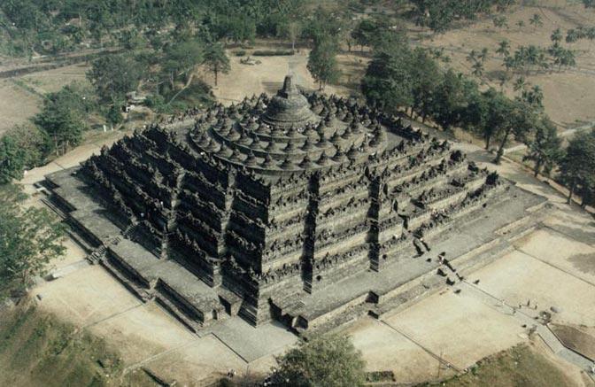 Cegah Kerusakan, Tangga Borobudur Bakal Dilapisi Kayu