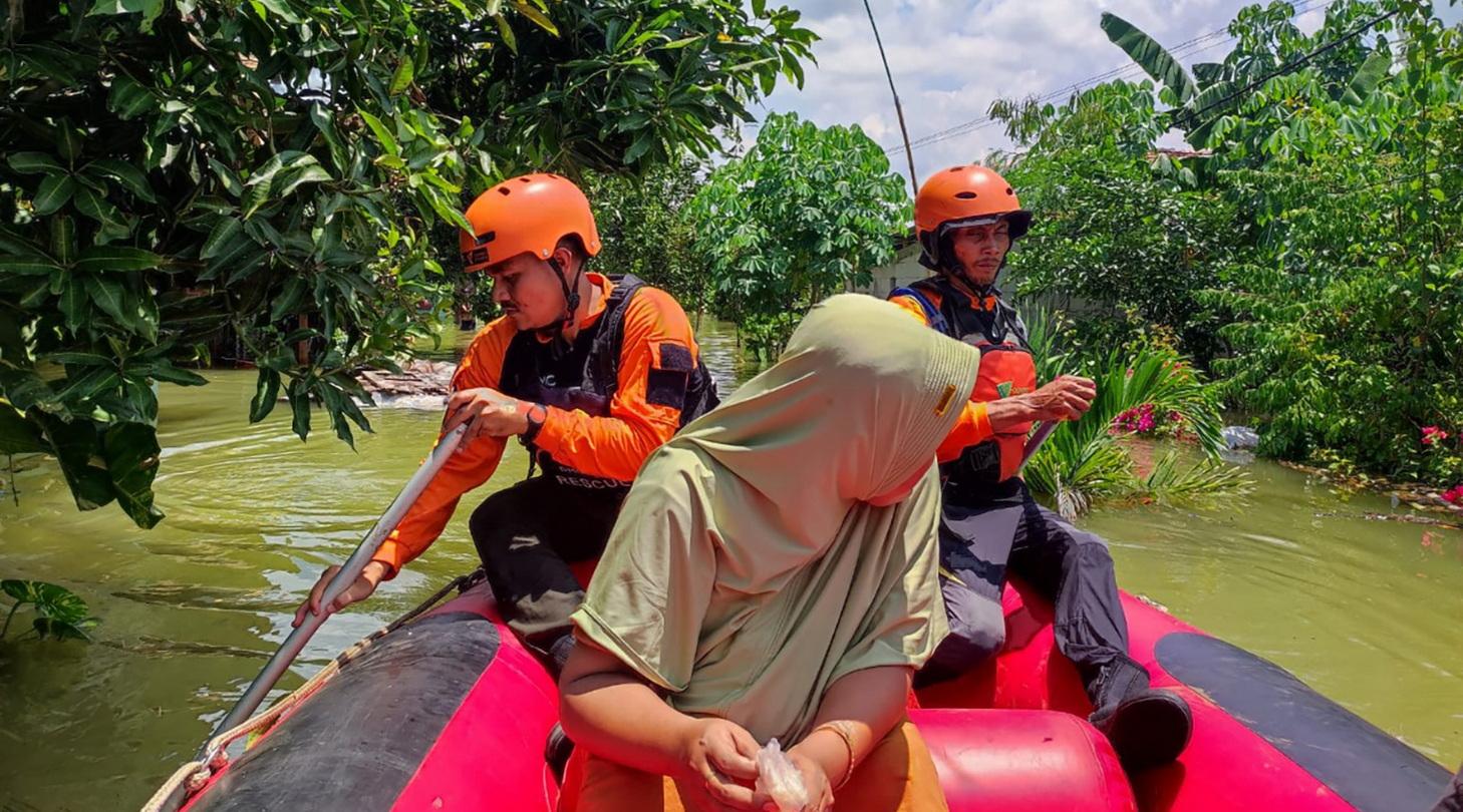 Banjir Demak, Dompet Dhuafa Jawa Tengah dan DMC Dompet Dhuafa Tanggap Bantu Evakuasi