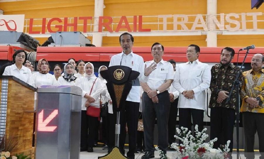 Hindari Macet dan Kurangi Polusi, Jokowi Ajak Masyarakat Beralih ke Transportasi Massal