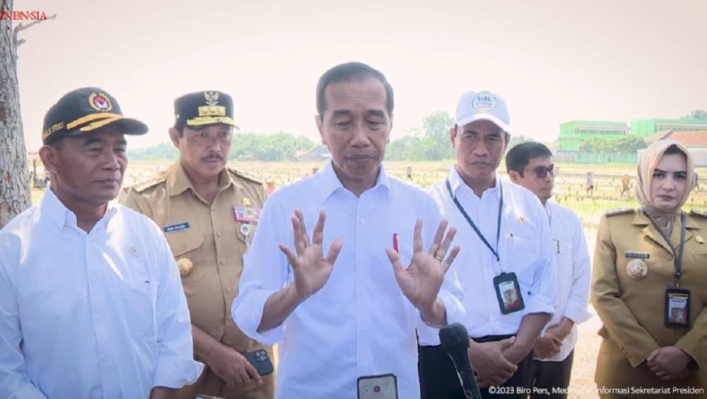 Jokowi Perintahkan Mentan Tingkatkan Pengawasan Distribusi Pupuk