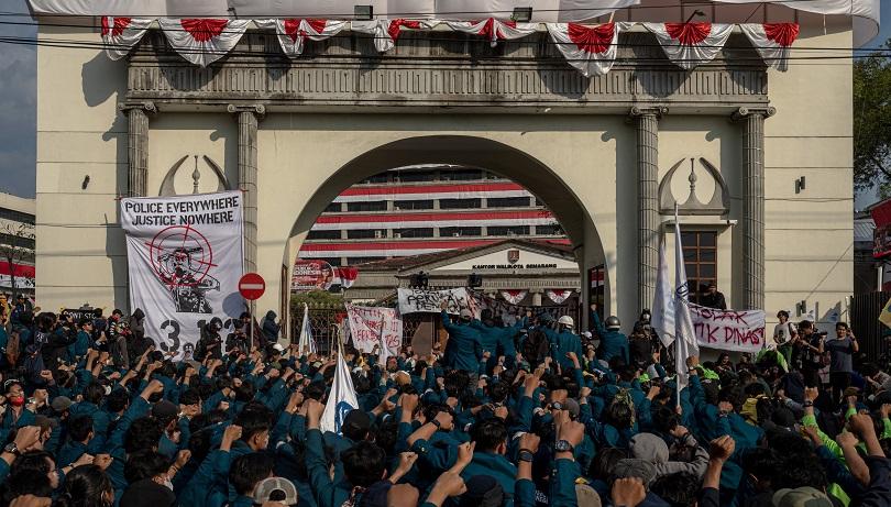 Peringatan darurat, UU Pilkada, darurat demokrasi, bentrok aksi darurat di Semarang, aksi Geram di S