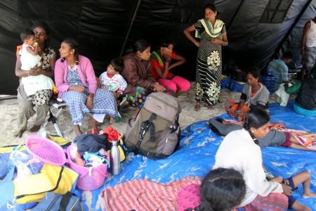 Tunggu Cuaca Membaik, Imigran Srilangka Masih Tertahan di Penampungan