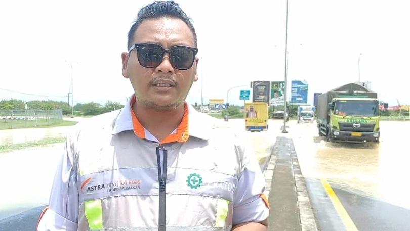 Akses Jalan Terendam Banjir, ASTRA Tol Cipali Sortir Kendaraan