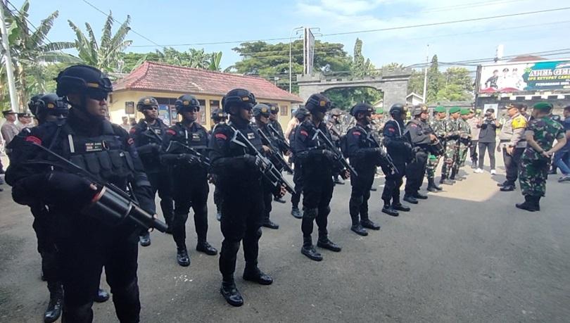 Jaga Arus Mudik, Polres Rembang Kerahkan Brimob Bersenjata Lengkap