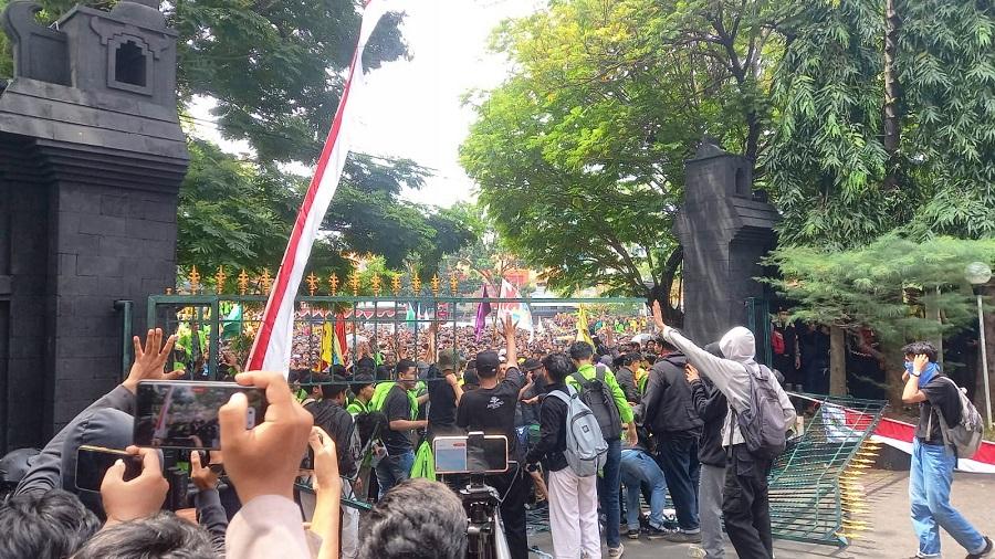 Polisi Masuk Kampus Mahasiswa yang Ikut Demo di Semarang