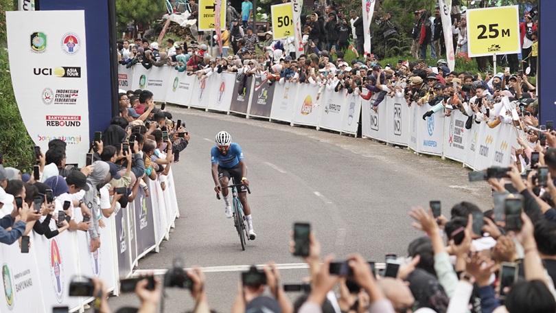 Pembalap Trengganu Malaysia Juara Umum Tour de Banyuwangi Ijen 2024