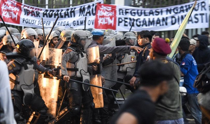 Menggugat Brutalitas Aparat