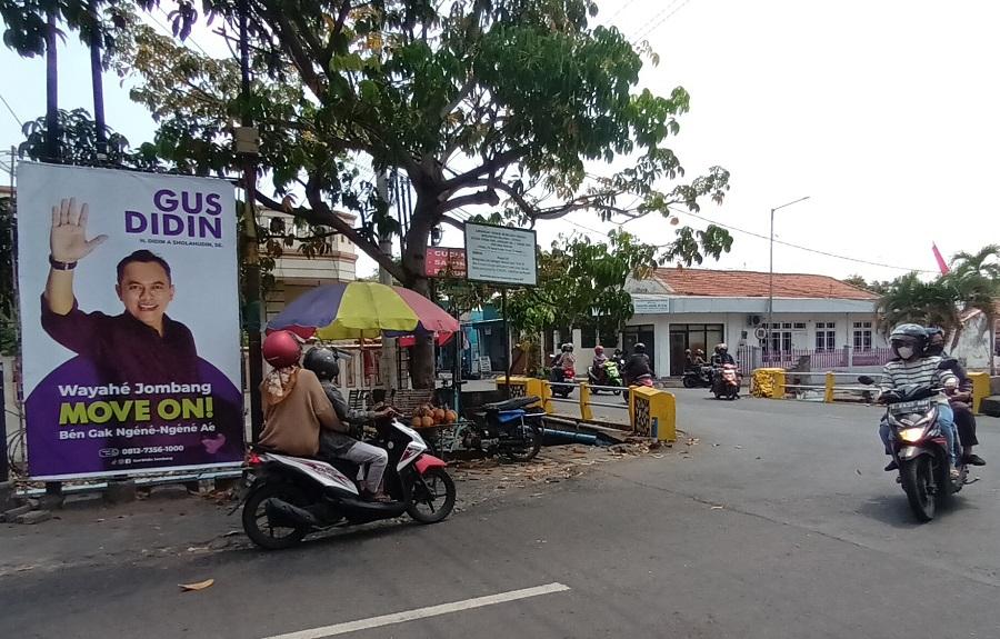 Maju Pilkada, Ketua Baznas Jombang Mundur, Baliho Bertebaran