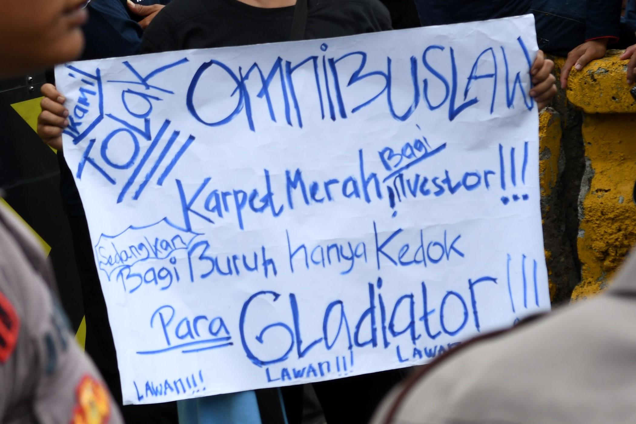 Besok, Puluhan Ribu Demonstran Kepung Istana dan MK Tolak UU Cipta Kerja