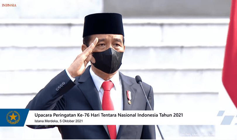 Upacara HUT TNI, Presiden Jokowi  ingatkan perang melawan covid, Selasa (051021). (KBR/Setpres)