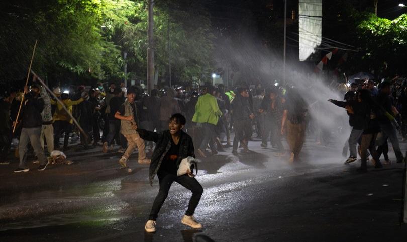 Demo tolak RUU Pilkada berakhir ricuh di Semarang