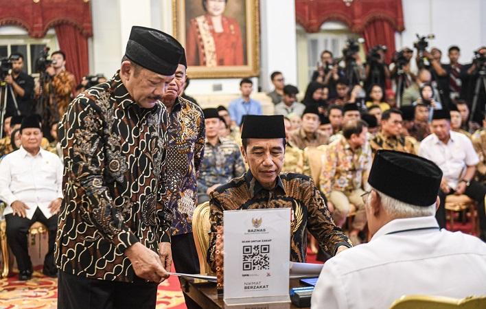 Serahkan Zakat Melalui Baznas, Jokowi: Disalurkan Tepat Sasaran