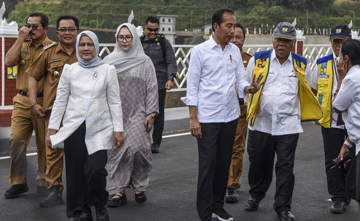 Ojol Demo di Dekat Istana, Jokowi Resmikan Infrastruktur di Jabar