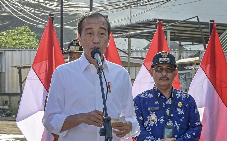 Presiden Jokowi usai meninjau  pembangunan Bendungan Mbay di Kabupaten Nagekeo, Provinsi Nusa Tengga