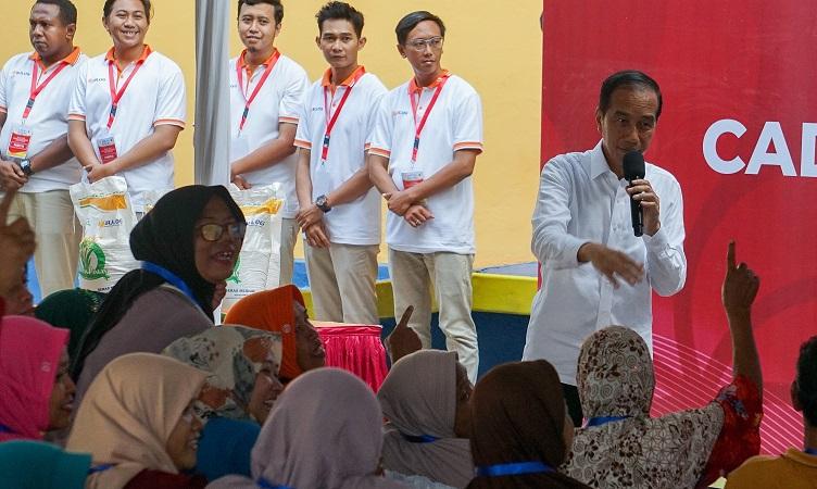 Rawan Dipolitisasi, Jokowi Tetap Lanjutkan Bansos