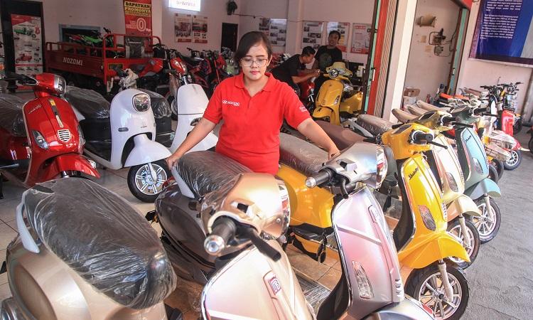 Ekonom Kritik Syarat 1 KTP Dapat Subsidi Motor Listrik