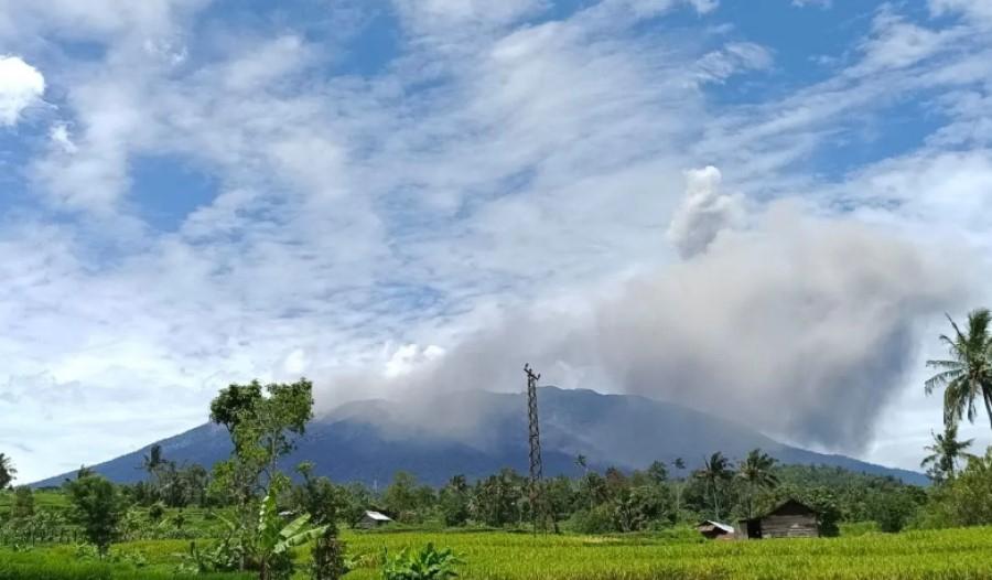 Kunjungi Korban Lahar Dingin Gunung Marapi, Jokowi: Tambah Sabo Dam