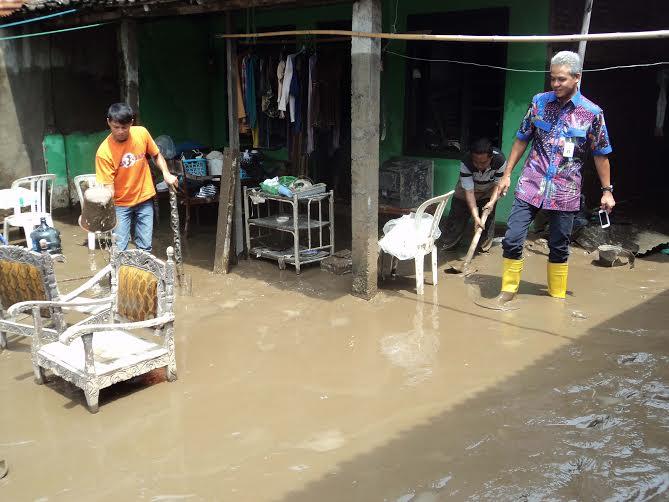 Gubernur Ganjar Cek Lokasi Banjir di Dekat Rumah Jokowi 