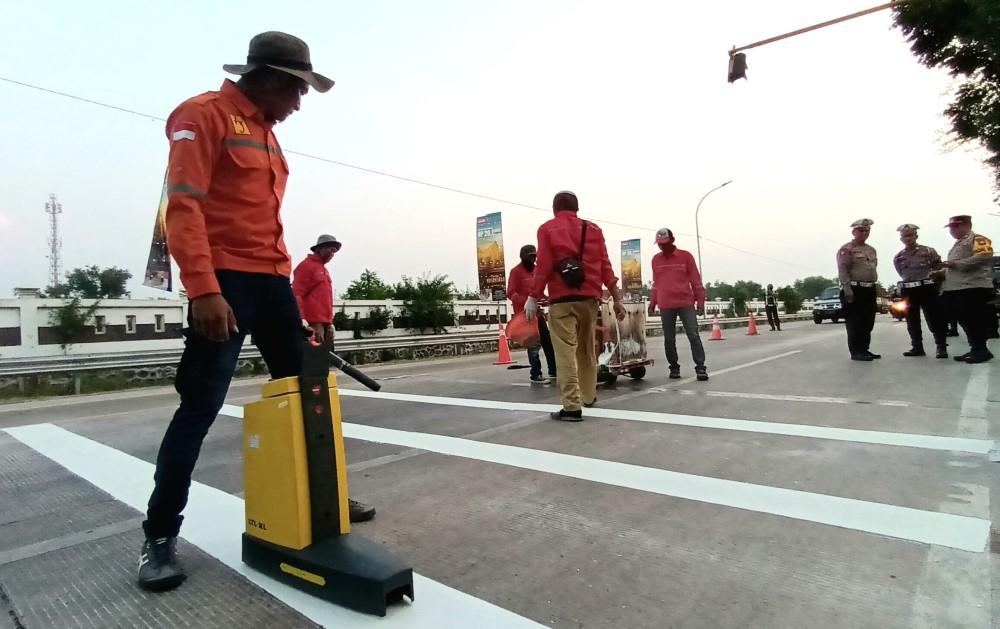 Kepolisian Jombang Pasang Garis Kejut, Cegah Balap Liar