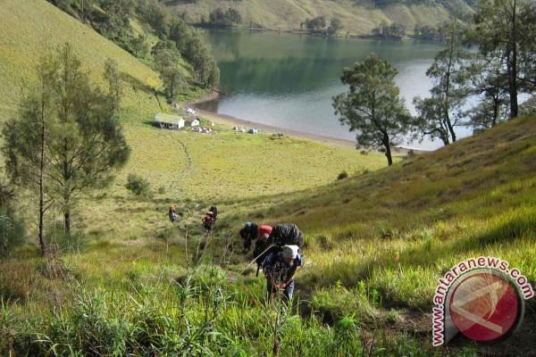 Jalur Pendakian Gunung Semeru Ditutup Total