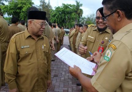 Pantau PNS, Menteri Yuddy Keluhkan Absensi Manual