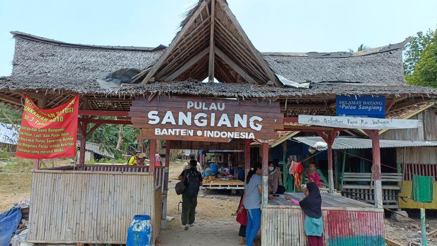 Mereka yang Menolak Ditelantarkan di Sangiang