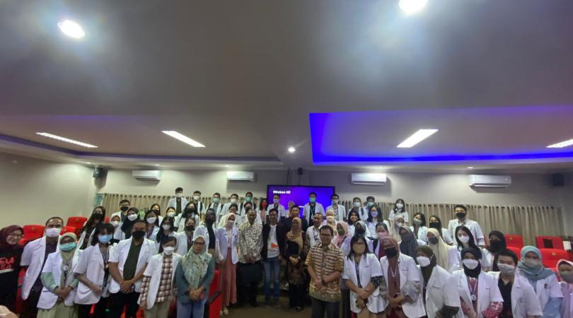 Foto Kemeriahan Kegiatan SUKA Goes to Campus NLR Indonesia bersama KBR dan Universitas Hasanuddin Kota Makassar.