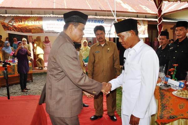 Walikota Pariaman Lantik Kepala Desa Rambai Periode 2013-2019