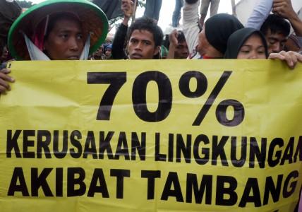 Ratusan Warga di Mojokerto Demo Tuntut Penambangan Liar Ditutup