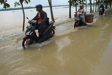 Tanggul Sungai Wulan Demak Jebol Dihantam Banjir