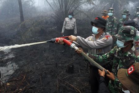Kurangi Asap Riau, BNPB Ledakkan 16 Bom Air