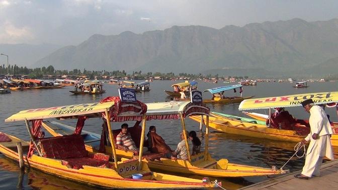 Menyelamatkan Danau Kashmir yang Sekarat