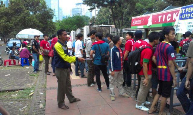 Calo Tiket Bebas Berkeliaran di Gelora Bung Karno