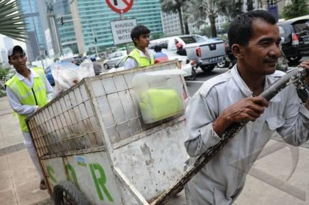 Honor Pembersih Sampah di Surakarta Naik 30 Persen