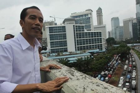 Jokowi: Larangan Membawa Mobil Pribadi Dievaluasi Setelah Tiga Bulan