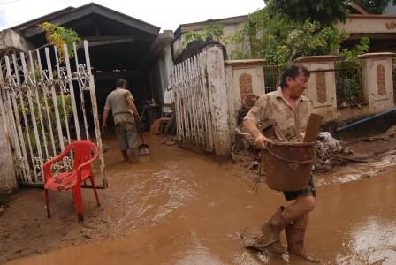 Korban Banjir Manado Masih Sulit Dapatkan Air Bersih