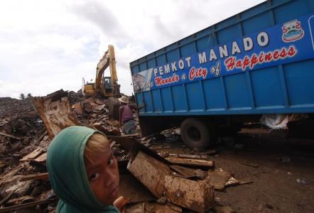1500 Prajurit Korem Manado Dikerahkan Untuk Bersihkan Sampah Banjir Bandang