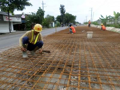 Ahok: Jalan di Jakarta Akan Dibangun dengan Beton