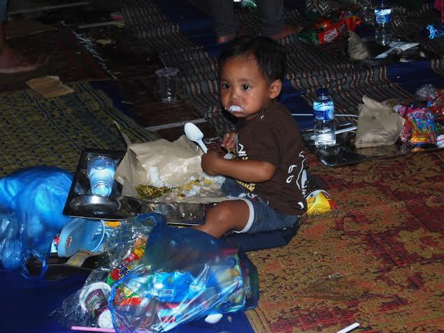 Pengungsi Gunung Kelud Menangis Bayinya Tak Dapat Susu