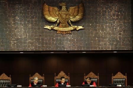 Komisi Hukum Tetapkan Dua Orang Hakim MK Baru