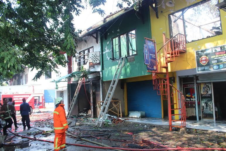 Arus Pendek Picu Kebakaran 7 Ruko di Cirebon